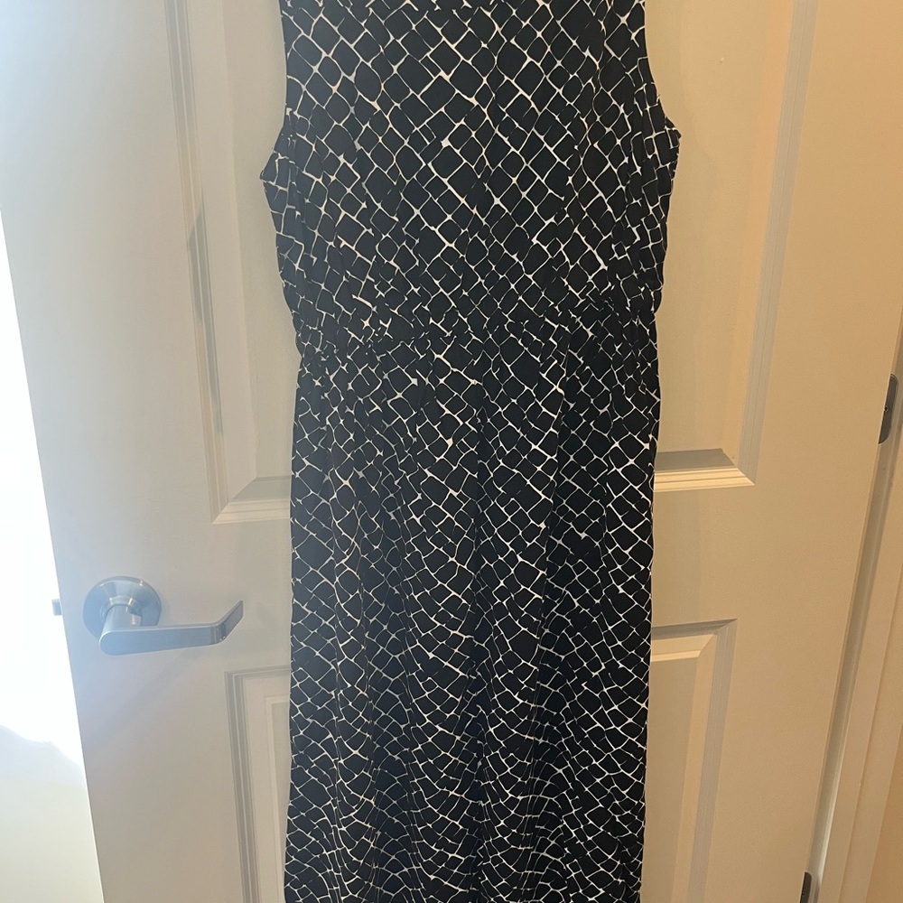 Black and White Patterned Dress - Picture 3 of 3